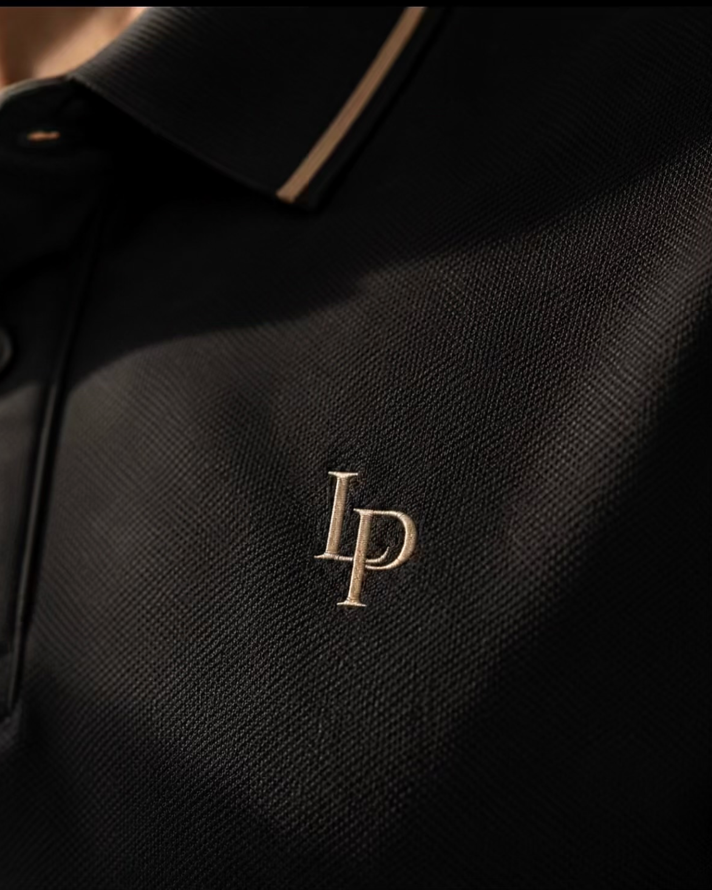 Goldenes LP Monogramm