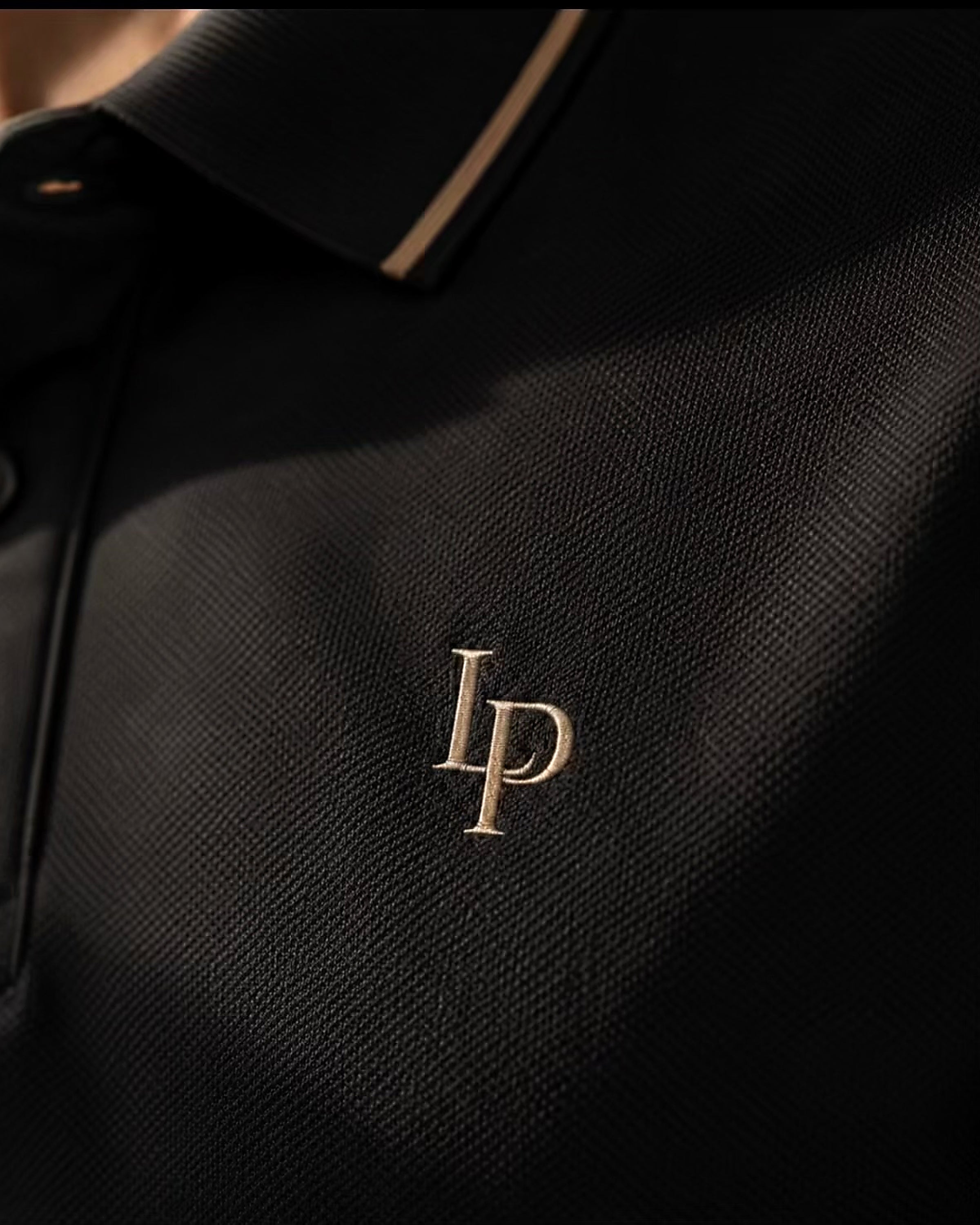 Goldenes LP Monogramm